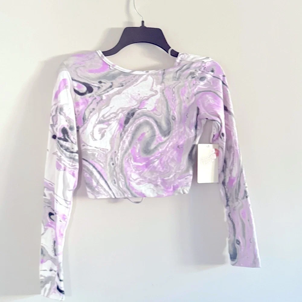 Free Kisses Long Sleeve crop top,’long sleeve shirt size S - Picture 1 of 6